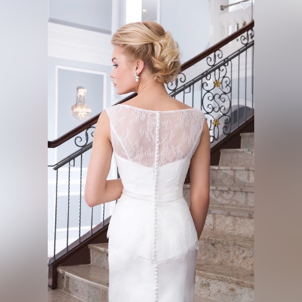 Chic White Sleeveless Gown - Picture 2 of 11